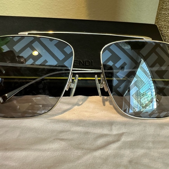 Fendi - Picture 3 of 6